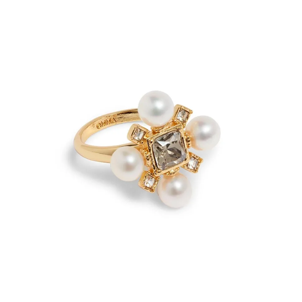 Rings*The Met Store Royal Tudor Cocktail Ring